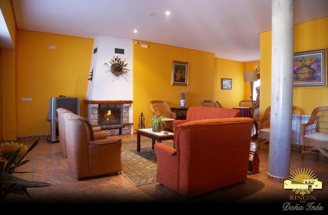 Hotel Rincón de Doña Inés Villanueva de la Condesa Esterno foto
